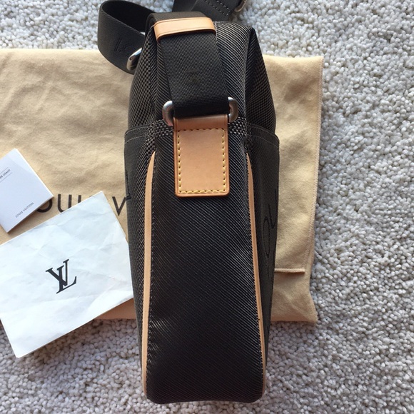 Louis Vuitton Citadin Messenger Bag. - Picture 7 of 9